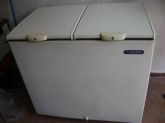 1 Freezer- BRANCO =  Metalfrio Horizontal Pq - Mod. DA300